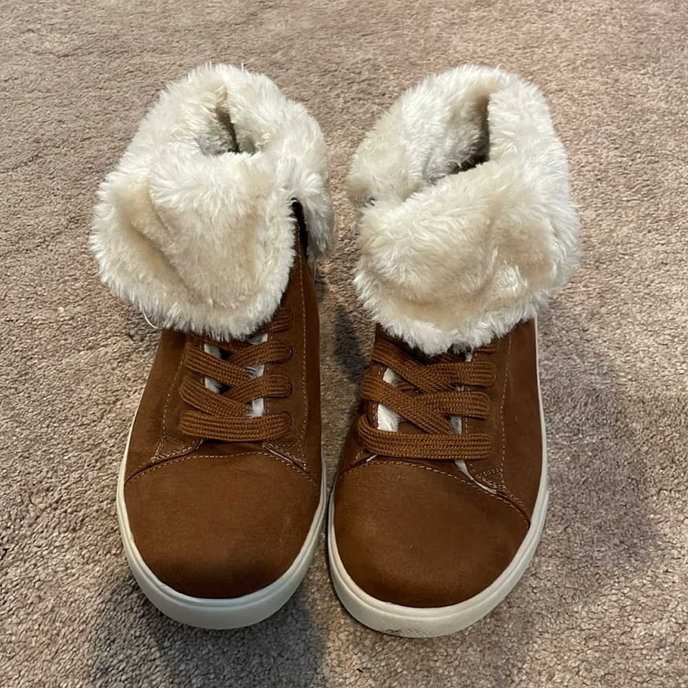 Women’s fur lined ankle boots 8.5